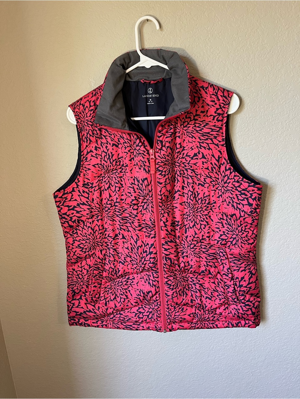 Lands’ End M Pink Navy Floral Down Puffer Vest Fleece Collar Preppy Fall Layers